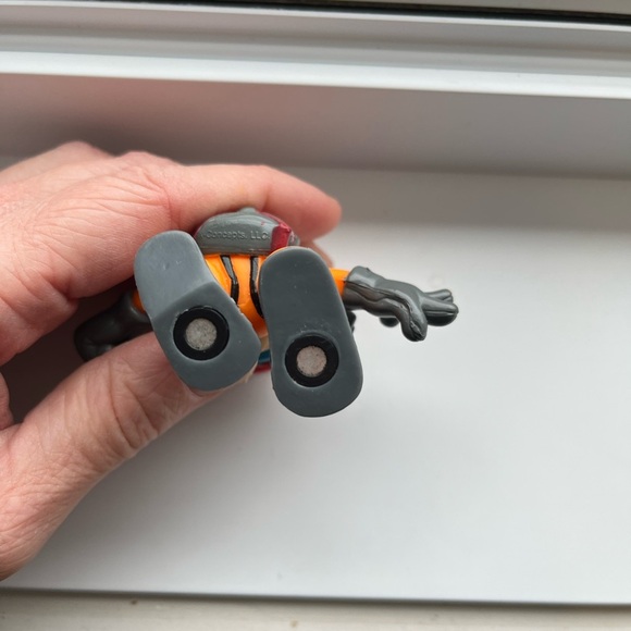 Tech Deck dude Action Figure with Orange Suit and Red Helmet - Picture 4 of 4